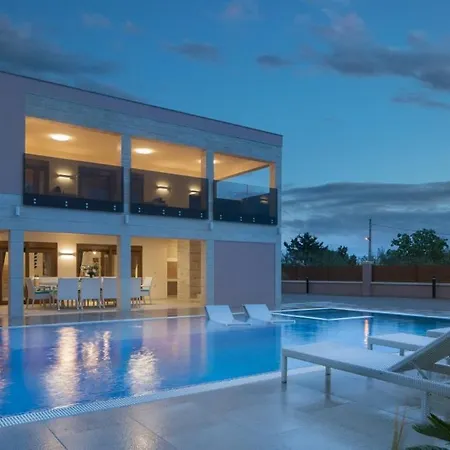Holiday In With Terrace, Air Conditioning, W-lan, Washing Machine 4740-1 Feriehus Vir